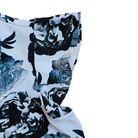 Calvin Klein Dress Shirt Size L Floral Design Lt Gray base Flutter Sleeves - Picture 3 of 6